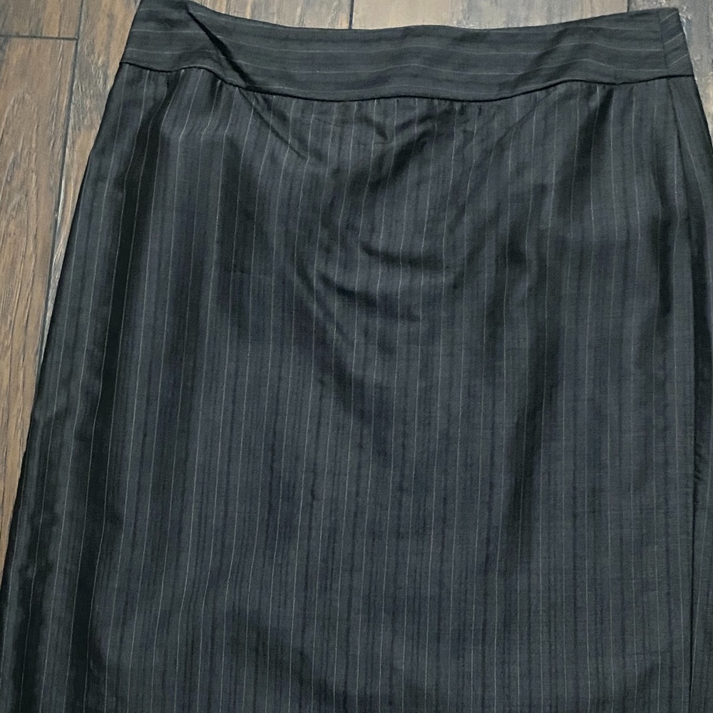 Ann Taylor Loft Skirt w/pinstripes  - Size 6